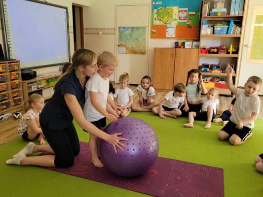 Grafika #11: 29.04.2024 Spotkanie z fizjoterapeutką Panią Aleksandrą Synowiecką