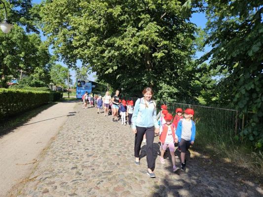 Grafika #2: 05.06.2024 Wycieczka do Stadniny koni w Nowęcinie cz.I