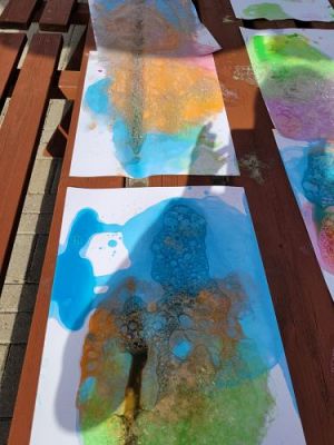 Grafika #5: 17.07.2024 Zajęcia wakacyjne - Obrazki z baniek mydlanych