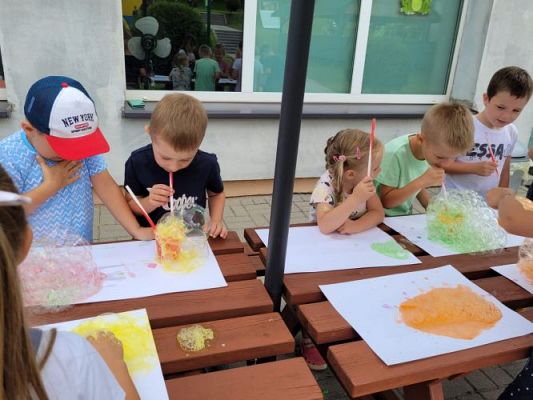 Grafika #9: 17.07.2024 Zajęcia wakacyjne - Obrazki z baniek mydlanych