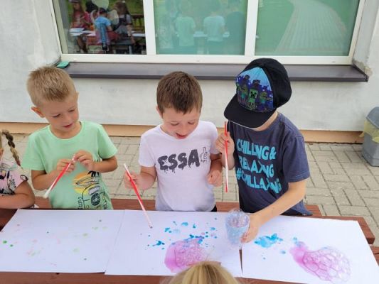 Grafika #12: 17.07.2024 Zajęcia wakacyjne - Obrazki z baniek mydlanych