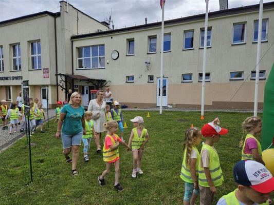 Grafika #2: 08.07.2024 "Czytanie na polanie" - Wizyta w Bibliotece Gminnej w Wicku