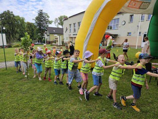 Grafika #9: 08.07.2024 "Czytanie na polanie" - Wizyta w Bibliotece Gminnej w Wicku