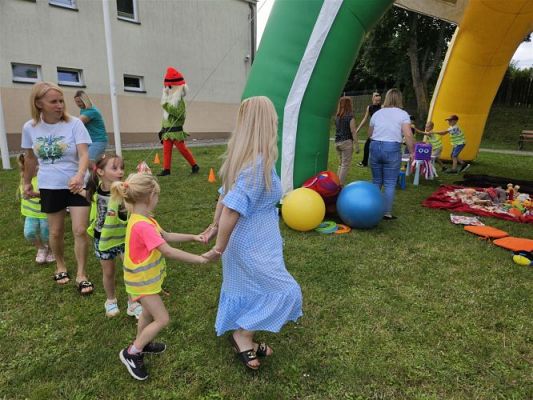 Grafika #13: 08.07.2024 "Czytanie na polanie" - Wizyta w Bibliotece Gminnej w Wicku