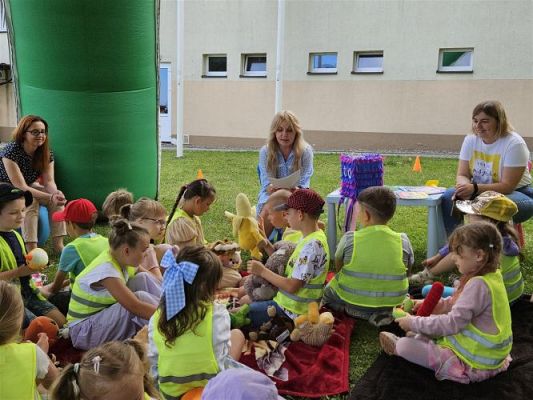 Grafika #21: 08.07.2024 "Czytanie na polanie" - Wizyta w Bibliotece Gminnej w Wicku