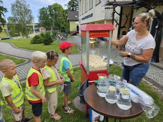 Grafika #23: 08.07.2024 "Czytanie na polanie" - Wizyta w Bibliotece Gminnej w Wicku