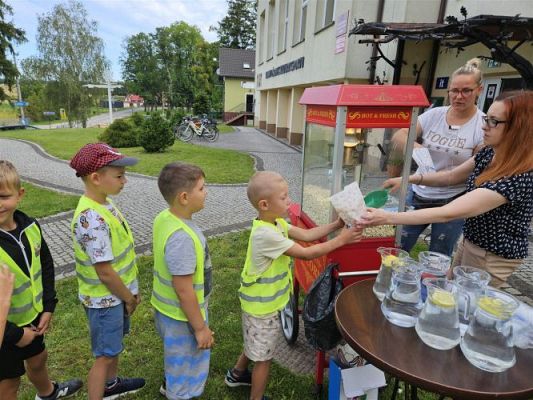 Grafika #25: 08.07.2024 "Czytanie na polanie" - Wizyta w Bibliotece Gminnej w Wicku