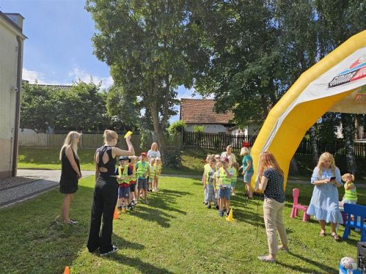 Grafika #36: 08.07.2024 "Czytanie na polanie" - Wizyta w Bibliotece Gminnej w Wicku