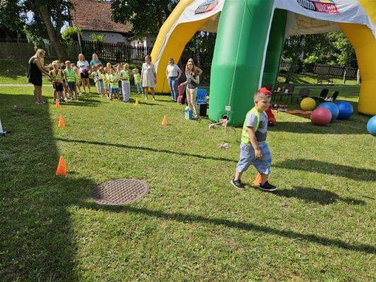 Grafika #39: 08.07.2024 "Czytanie na polanie" - Wizyta w Bibliotece Gminnej w Wicku