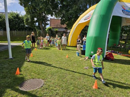 Grafika #41: 08.07.2024 "Czytanie na polanie" - Wizyta w Bibliotece Gminnej w Wicku