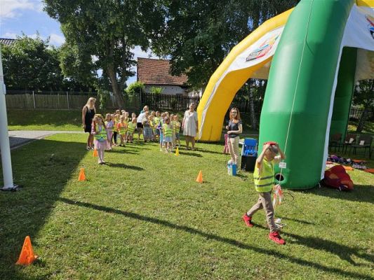 Grafika #42: 08.07.2024 "Czytanie na polanie" - Wizyta w Bibliotece Gminnej w Wicku