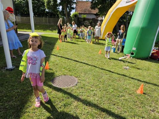 Grafika #43: 08.07.2024 "Czytanie na polanie" - Wizyta w Bibliotece Gminnej w Wicku