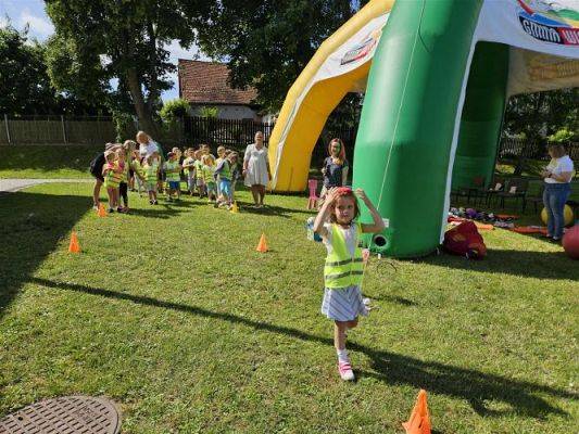 Grafika #44: 08.07.2024 "Czytanie na polanie" - Wizyta w Bibliotece Gminnej w Wicku