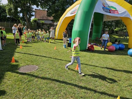 Grafika #46: 08.07.2024 "Czytanie na polanie" - Wizyta w Bibliotece Gminnej w Wicku