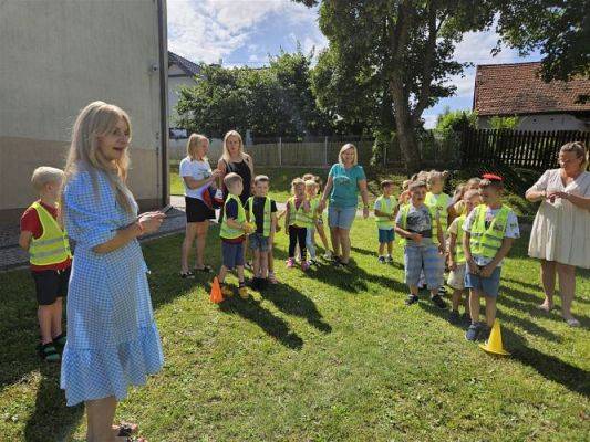 Grafika #50: 08.07.2024 "Czytanie na polanie" - Wizyta w Bibliotece Gminnej w Wicku