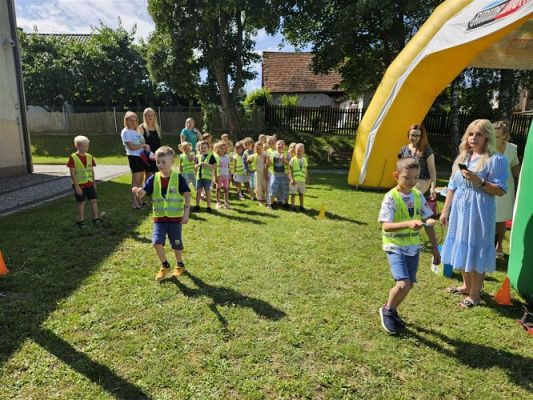 Grafika #51: 08.07.2024 "Czytanie na polanie" - Wizyta w Bibliotece Gminnej w Wicku