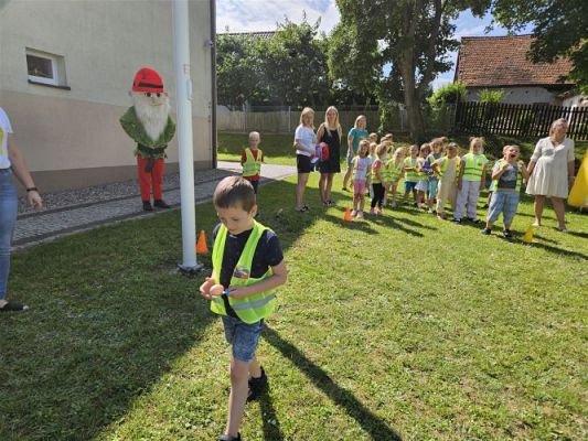 Grafika #52: 08.07.2024 "Czytanie na polanie" - Wizyta w Bibliotece Gminnej w Wicku