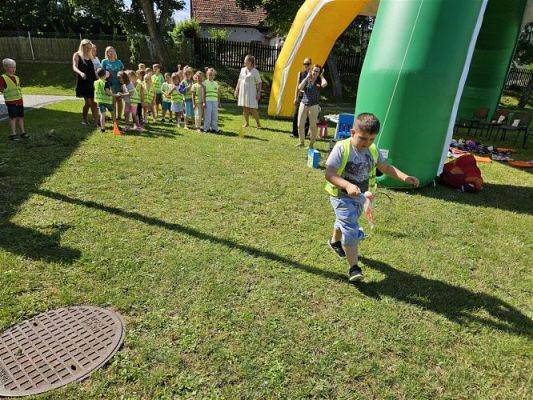 Grafika #53: 08.07.2024 "Czytanie na polanie" - Wizyta w Bibliotece Gminnej w Wicku