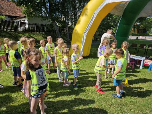 Grafika #59: 08.07.2024 "Czytanie na polanie" - Wizyta w Bibliotece Gminnej w Wicku