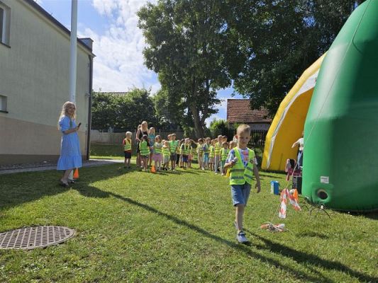 Grafika #60: 08.07.2024 "Czytanie na polanie" - Wizyta w Bibliotece Gminnej w Wicku