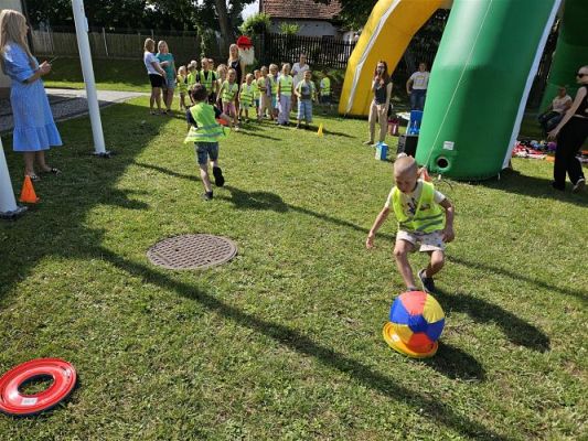 Grafika #61: 08.07.2024 "Czytanie na polanie" - Wizyta w Bibliotece Gminnej w Wicku