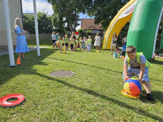 Grafika #62: 08.07.2024 "Czytanie na polanie" - Wizyta w Bibliotece Gminnej w Wicku