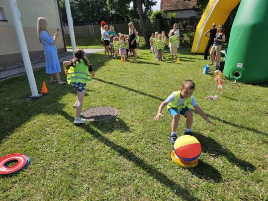 Grafika #65: 08.07.2024 "Czytanie na polanie" - Wizyta w Bibliotece Gminnej w Wicku