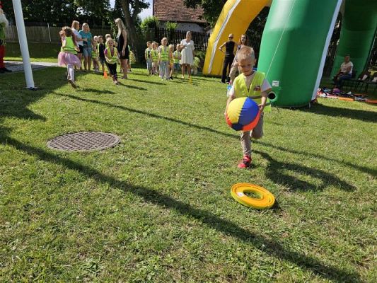 Grafika #66: 08.07.2024 "Czytanie na polanie" - Wizyta w Bibliotece Gminnej w Wicku