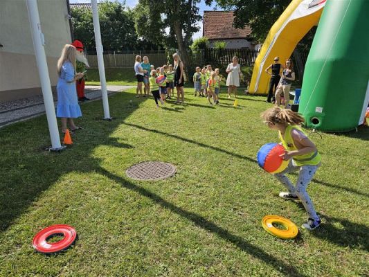 Grafika #67: 08.07.2024 "Czytanie na polanie" - Wizyta w Bibliotece Gminnej w Wicku