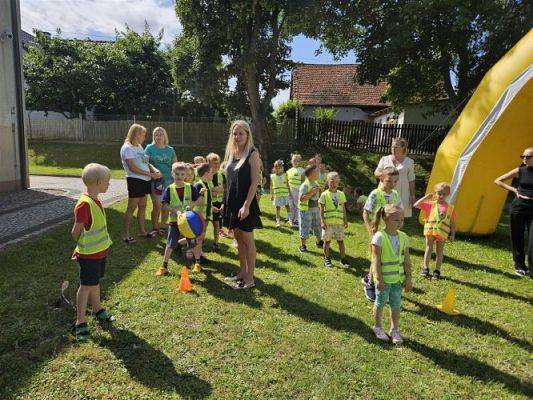 Grafika #68: 08.07.2024 "Czytanie na polanie" - Wizyta w Bibliotece Gminnej w Wicku