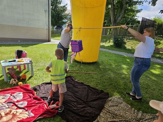 Grafika #72: 08.07.2024 "Czytanie na polanie" - Wizyta w Bibliotece Gminnej w Wicku