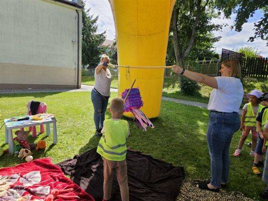 Grafika #76: 08.07.2024 "Czytanie na polanie" - Wizyta w Bibliotece Gminnej w Wicku