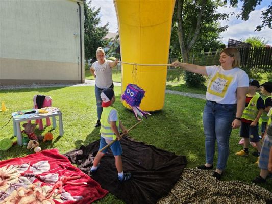 Grafika #77: 08.07.2024 "Czytanie na polanie" - Wizyta w Bibliotece Gminnej w Wicku