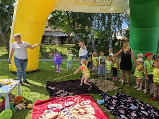 Grafika #78: 08.07.2024 "Czytanie na polanie" - Wizyta w Bibliotece Gminnej w Wicku
