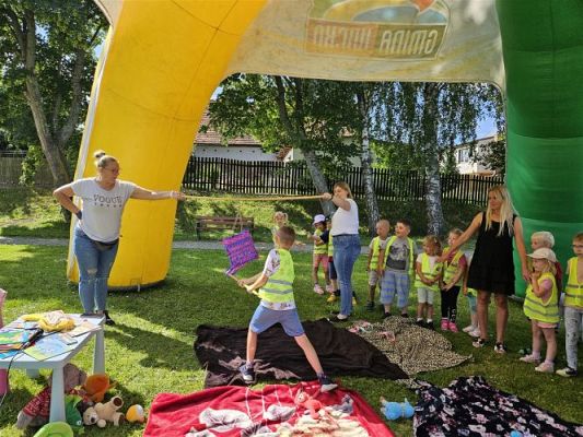 Grafika #79: 08.07.2024 "Czytanie na polanie" - Wizyta w Bibliotece Gminnej w Wicku