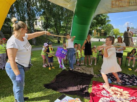 Grafika #84: 08.07.2024 "Czytanie na polanie" - Wizyta w Bibliotece Gminnej w Wicku