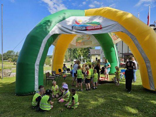 Grafika #88: 08.07.2024 "Czytanie na polanie" - Wizyta w Bibliotece Gminnej w Wicku