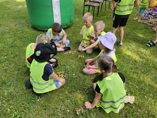 Grafika #89: 08.07.2024 "Czytanie na polanie" - Wizyta w Bibliotece Gminnej w Wicku